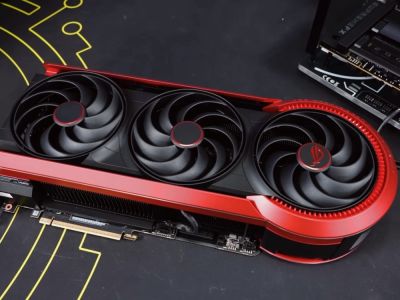 Неправильно расположенный разъем 12V-2х6 на ROG Matrix RTX 5090 стоимостью $4000 не позволяет подключить кабель питания - playground.ru
