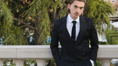 Зак Креггер - Первый взгляд на Остина Абрамса в фильме "Обитель зла" Зака Креггера - playground.ru