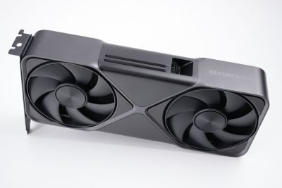 В первом обзоре RTX 5070 немного уступает RTX 4070 Ti - playground.ru