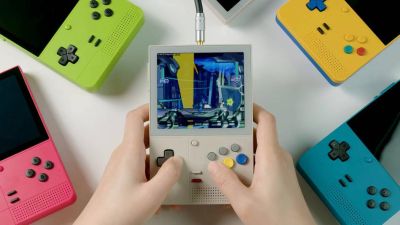 Ади Шанкар - В новом трейлере портативную ретро-консоль Retroid Pocket Classic сравнили с другими приставками - gametech.ru