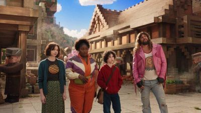 Джон Блэк - Джаред Хесс - Команда фильма Minecraft имела в игре частный сервер, а один из актеров построил себе особняк - games.24tv.ua