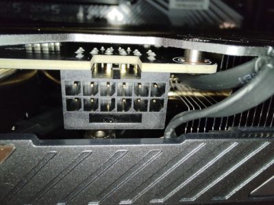 Бракованная видеокарта ZOTAC RTX 5070 с отсутствующим контактом в разъеме 12V-2x6 приводит к плавлению кабеля питания - playground.ru