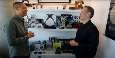 Филипп Спенсер - На полке Фила Спенсера обнаружили неанонсированный продукт Xbox - gametech.ru
