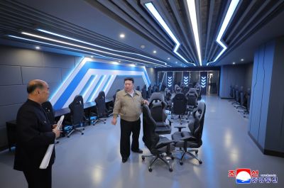 Ким Ченын - В Северной Корее собираются открыть первый компьютерный клуб - Ким Чен Ын лично оценил подготовку - playground.ru - Кндр