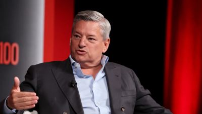 Тед Сарандос - Глава Netflix заявил, что ИИ сделает фильмы "не только дешевле, но и лучше" - playground.ru - Аргентина - Буэнос-Айрес