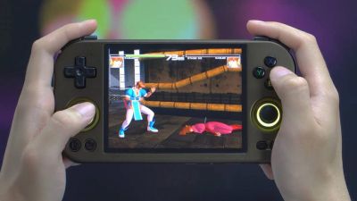 Anbernic сыграла во всевозможные проекты на портативной консоли RG 477M - gametech.ru - Мали