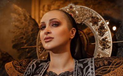 Елена Весания - «Бедный Итан, ты всего лишь человек»: косплеерша воплотила образ Матери Миранды из Resident Evil Village - gametech.ru
