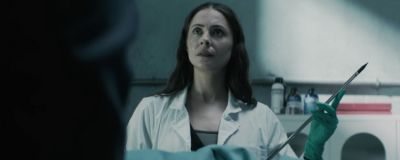Джереми Кипп - Брайан Кларк - Уилла Холланд на первом кадре киноадаптации игры The Mortuary Assistant - horrorzone.ru