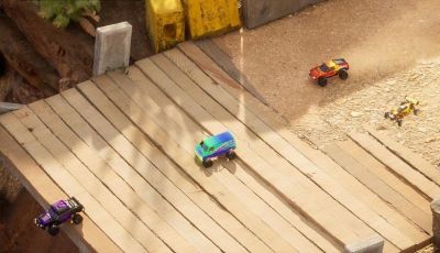 Мини-безумие возвращается. В Steam вышел Recharge, клон Micro Machines с лучшей графикой - gametech.ru - Россия - Ссср