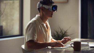 Ридли Скотт - Марк Гурман - Apple Vision Pro провалилась. Меньше полумиллиона продаж и куча проблем - gametech.ru