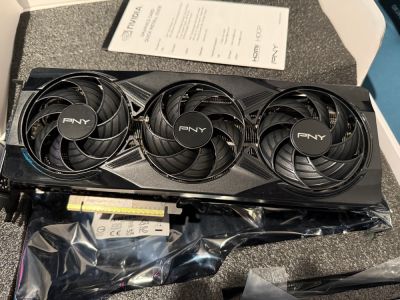 PNY GeForce RTX 5070 громко хлопнула во время игры в Marvel Rivals - playground.ru
