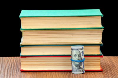 Anthropic выплатит рекордные $1,5 миллиарда авторам книг, которые использовались для обучения ИИ Claude - playground.ru - Сша