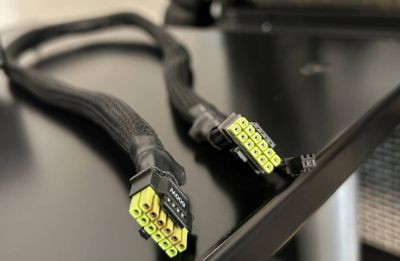 Термочувствительный кабель ASRock 12V-2х6 спас видеокарту RTX 5090 от расплавления разъема питания - playground.ru