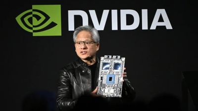 Дженсен Хуанг - Глава Nvidia Дженсен Хуанг раскритиковал тех, кто пугает общество искусственным интеллектом - playground.ru