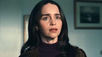 Эмилия Кларк - Состоялась премьера шпионского сериала "Пони" - с Эмилией Кларк в роли оперативницы ЦРУ в СССР - playground.ru - Москва - Ссср
