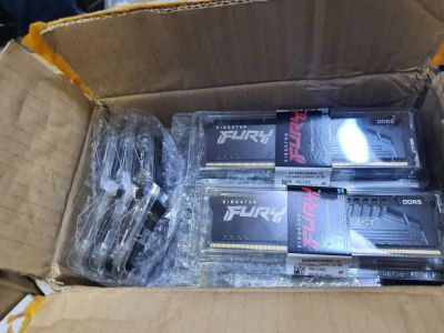 Пользователь купил возвратные паллеты Amazon за $100 и получил 40 модулей DDR5 на сумму около $7000 - playground.ru - Kingston