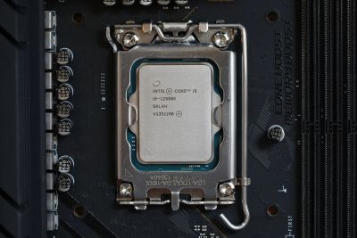 Intel подтвердила сложности с цепочкой поставок потребительских процессоров и предупредила о возможном росте цен - playground.ru