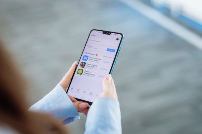 Россияне покупают от полумиллиона смартфонов в неделю - playground.ru