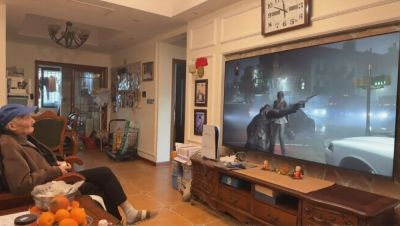 91-летний геймер успешно прошел Resident Evil Requiem, рисуя карты от руки в блокноте - playground.ru - Китай
