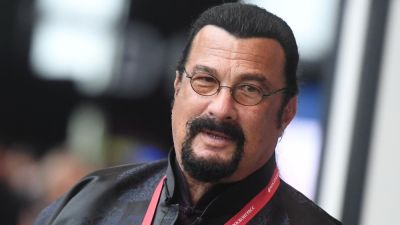 Арнольд Шварценеггер - Сильвестр Сталлоне - Легенда боевиков и обладатель российского гражданства Стивен Сигал празднует 74-й день рождения - playground.ru - Япония