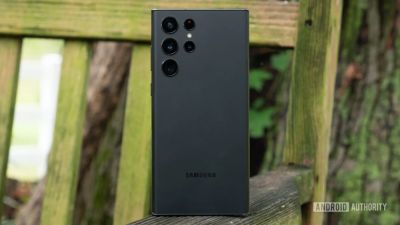 Владельцы Samsung Galaxy S22 Ultra жалуются на удаленную блокировку смартфонов неизвестной компанией - playground.ru