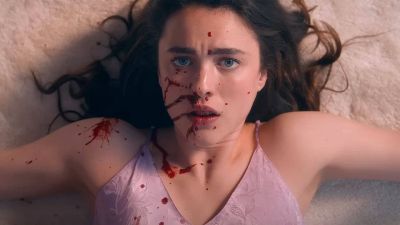 Маргарет Куолли и Каллум Тёрнер сыграют главные роли в предстоящем ремейке хоррора "Одержимая" - playground.ru