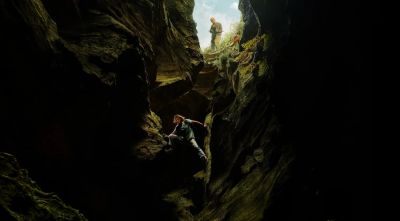 В Netflix состоялась премьера триллера "Вершина" с Шарлиз Терон и Тэроном Эджертоном в главных ролях - playground.ru - Австралия