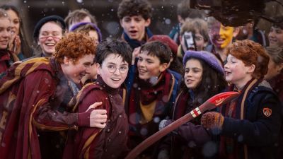 Гарри Поттер - На HBO Max вышел документальный фильм о съемках нового сериала о "Гарри Поттере" - playground.ru - Ирландия - Англия - Шотландия
