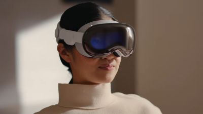 Марк Гурман - Apple смещает фокус: новая Vision Pro ожидается не ранее 2028 года, приоритет теперь за умными очками и ИИ-гаджетами - playground.ru