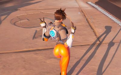 Джефф Каплан - Blizzard снова под огнем: большая попа Трейсер в Fortnite воскресила давний холивар фанатов Overwatch - playground.ru