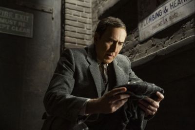 Николас Кейдж - Бен Рейль - Множество новых кадров из сериала "Паук-Нуар" - премьера 27 мая - playground.ru - Нью-Йорк