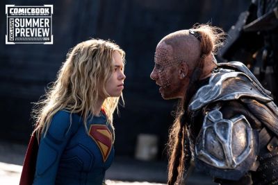 Джейсон Момоа - Маттиас Шонартс - Схватка Кары и Крема: Warner Bros. поделилась эксклюзивным кадром из новой "Супергёрл" - playground.ru