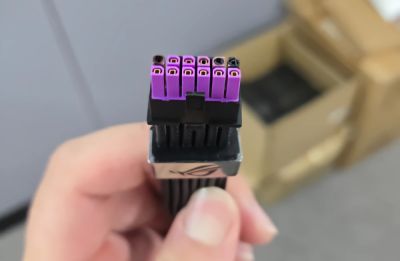 Кабель 12V-2 6 ASUS ROG Equalizer за $50, созданный для защиты от плавления разъёмов, предположительно сам сгорел - playground.ru