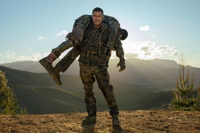 Алан Ричсон - Патрик Хьюз - Netflix анонсировал сиквел фантастического боевика "Военная машина" - playground.ru - Сша