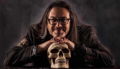 Джон Ромеро - Джон Ромеро поспорил с коллегой: легенда id Software объяснил, почему пиратство не убило игровую индустрию 90-х - playground.ru