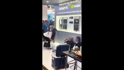Дженсен Хуанг - Забыли про приличия: руководители NVIDIA и GIGABYTE устроили попойку прямо на полу COMPUTEX 2026 - playground.ru