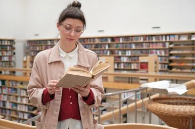 Александр Пушкин - Литрес и RuStore: продажи книг о русском языке выросли на 31%, скачивания обучающих приложений - на 45% - playground.ru