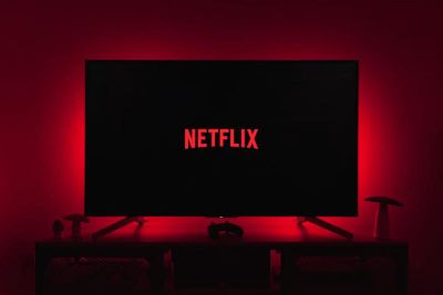 Netflix запустит собственные круглосуточные ТВ-трансляции - для удержания зрителей - playground.ru - Сша
