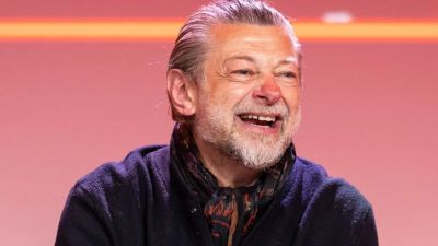 Кейт Уинслет - Энди Серкис - Анна Тейлор-Джой - Стивен Кольбер - Иэн Маккеллен - Джейми Дорнан - "Мы не будем делать политкорректную версию ради галочки": Энди Серкис об отсутствии черных актеров в "Охоте на Голлума" - playground.ru