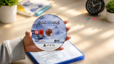 Дэвид Яффе - Создатель God of War объяснил, почему Sony отказывается от дисков: "Это вопрос выживания индустрии" - playground.ru