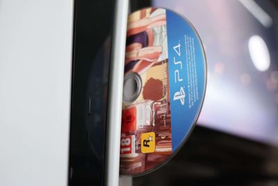 Петиция за сохранение дисков PlayStation собрала 30 тысяч подписей, но Sony уже готовится к жизни без них - playground.ru - Канада - Австрия
