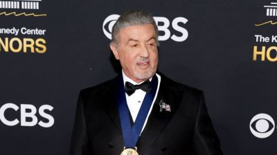Арнольд Шварценеггер - Сильвестр Сталлоне - Шеридан Тейлор - Легенде боевиков Сильвестру Сталлоне исполнилось 80 лет - playground.ru